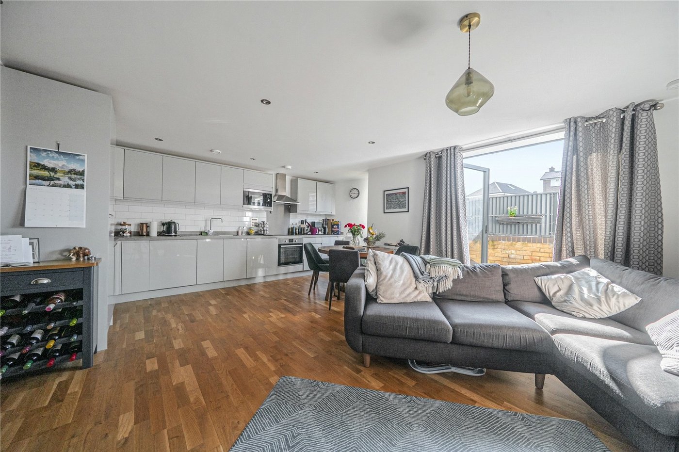 2 bedroom property for sale in London | Robinson Jackson