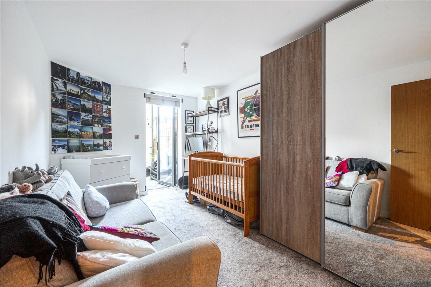 2 bedroom property for sale in London | Robinson Jackson