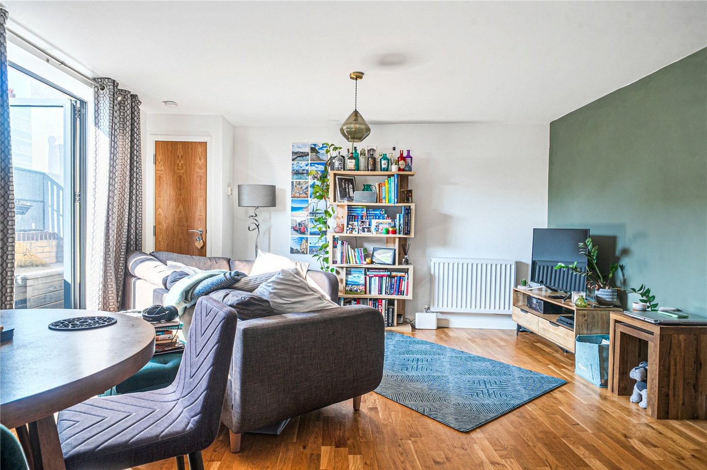 2 bedroom property for sale in London | Robinson Jackson