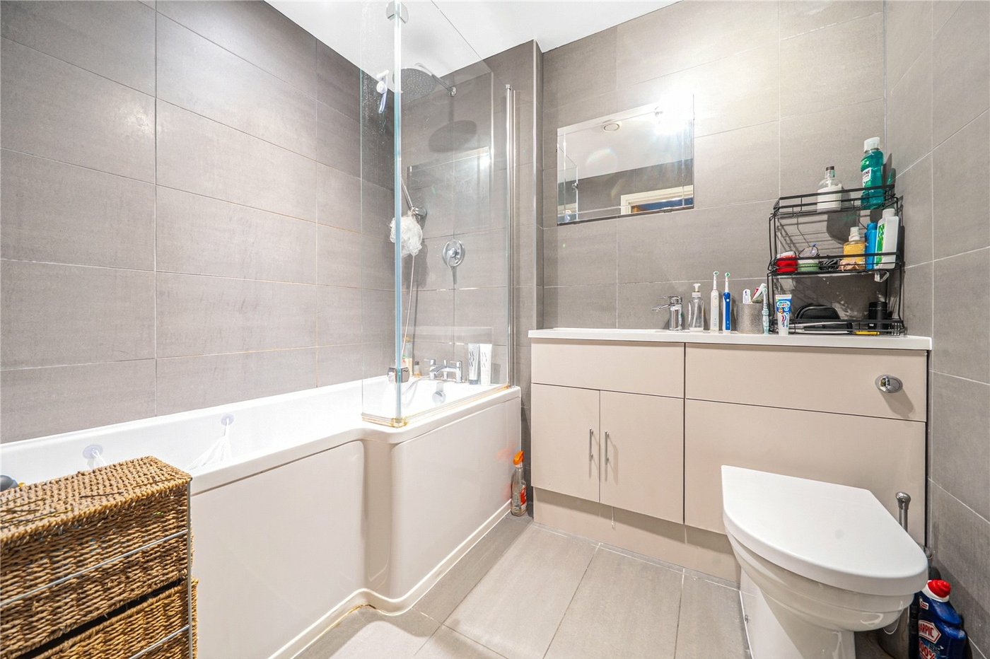 2 bedroom property for sale in London | Robinson Jackson