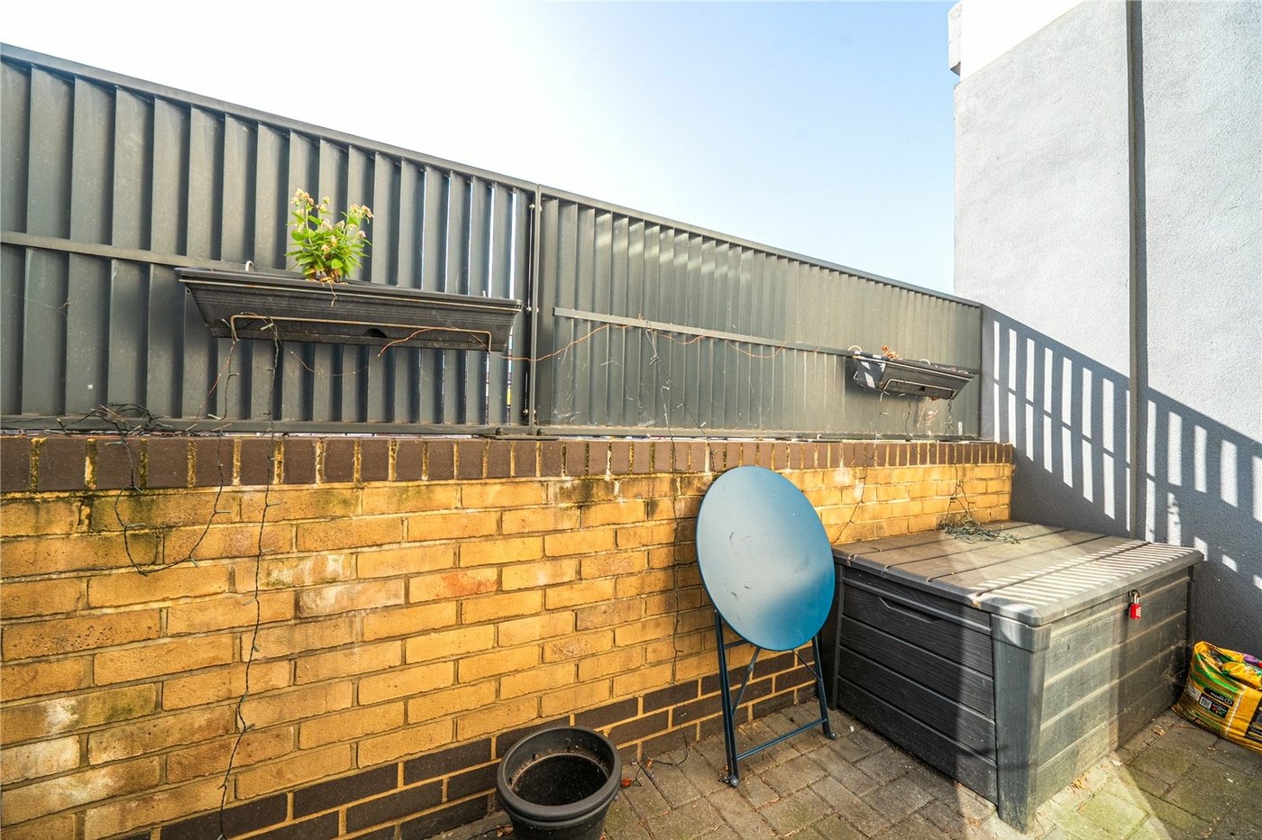 2 bedroom property for sale in London | Robinson Jackson