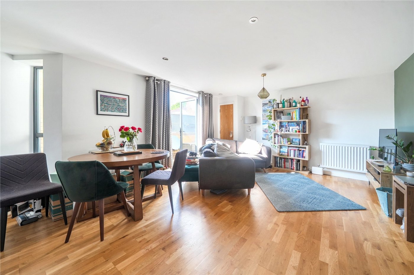 2 bedroom property for sale in London | Robinson Jackson