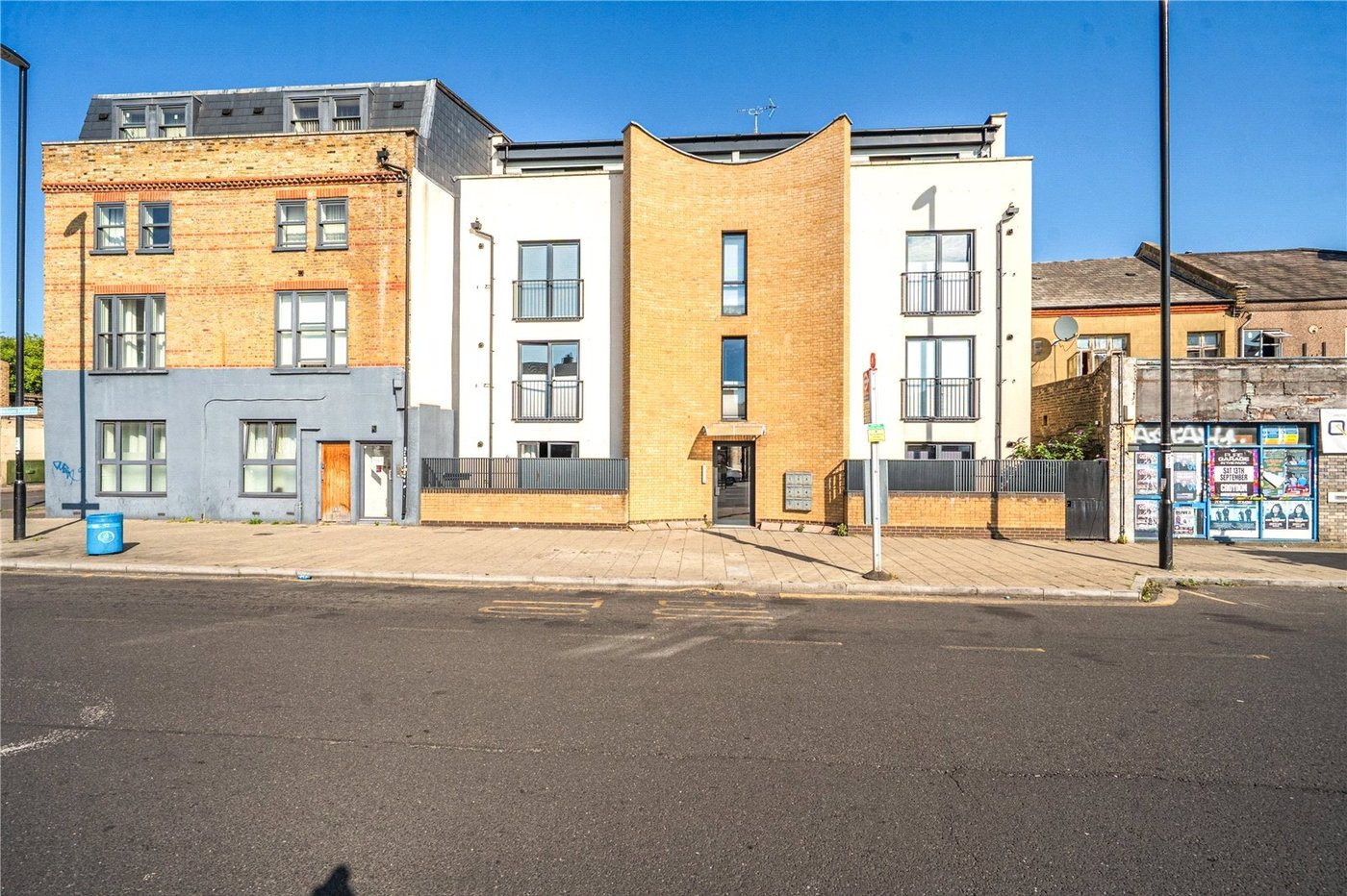 2 bedroom property for sale in London | Robinson Jackson