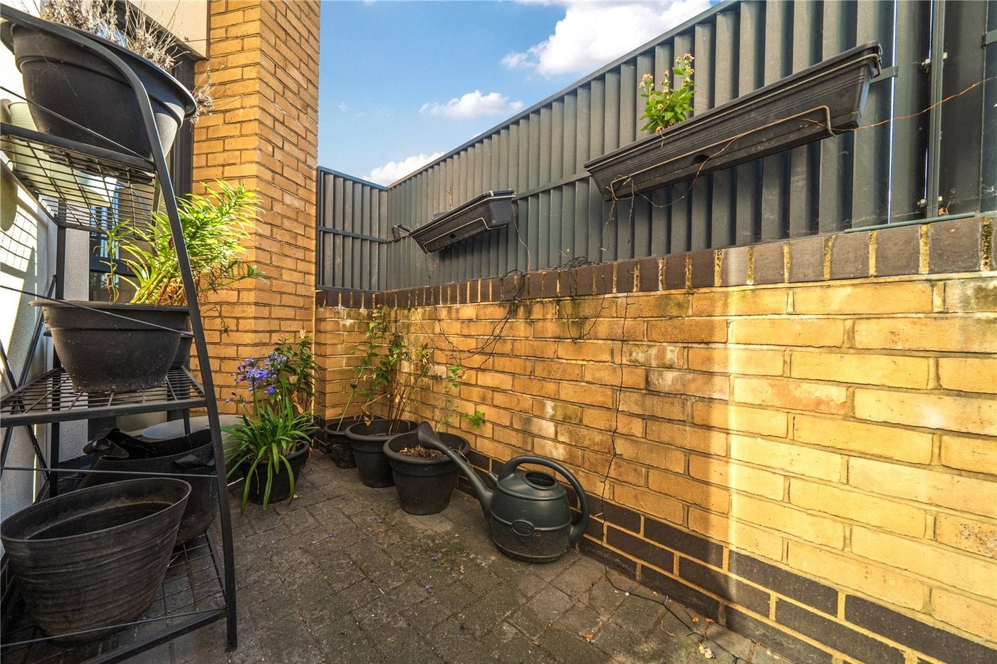 2 bedroom property for sale in London | Robinson Jackson