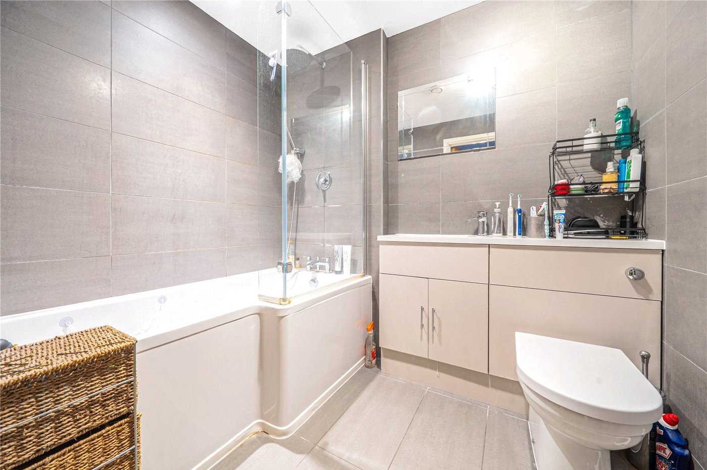 2 bedroom property for sale in London | Robinson Jackson