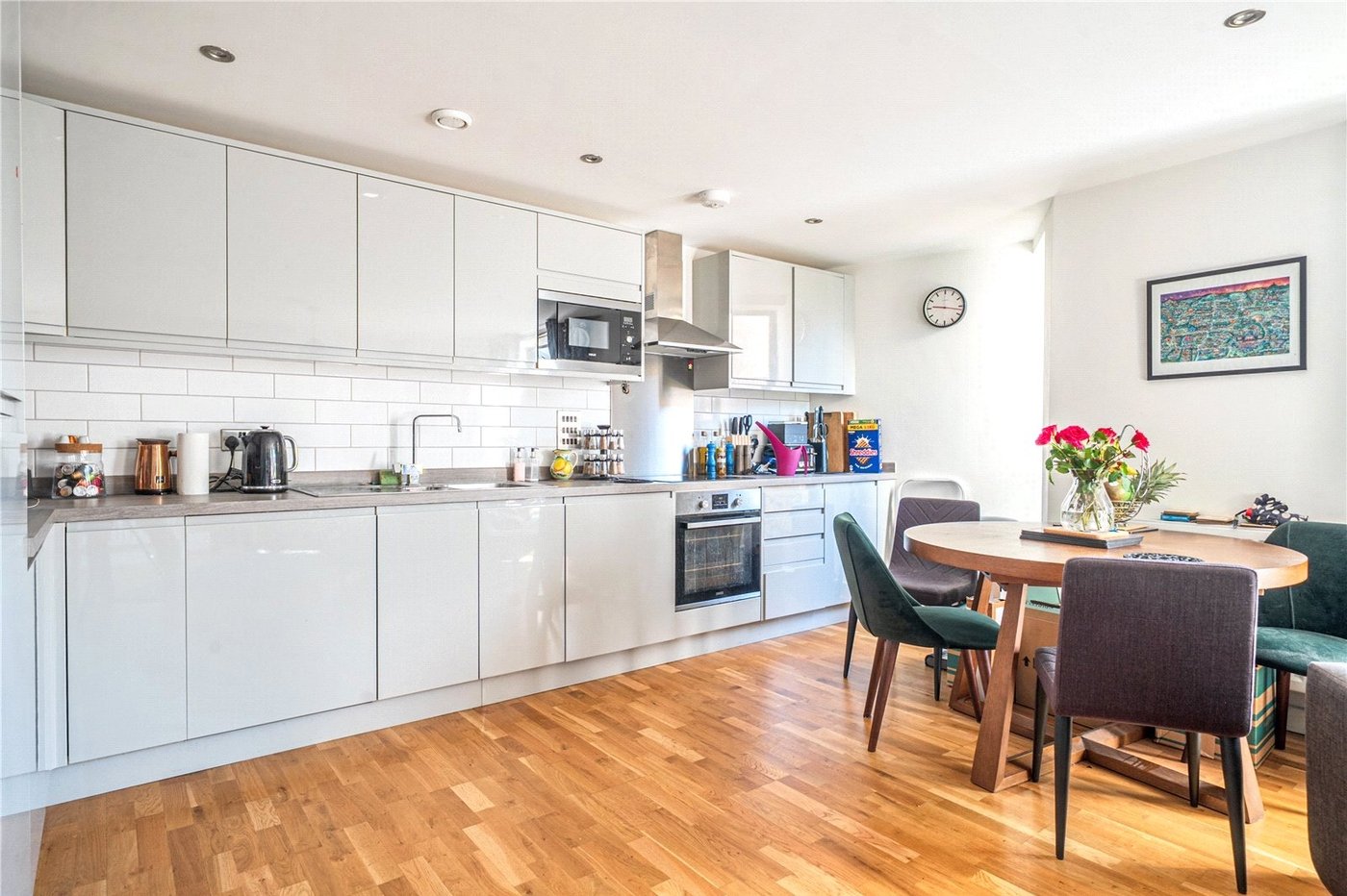 2 bedroom property for sale in London | Robinson Jackson
