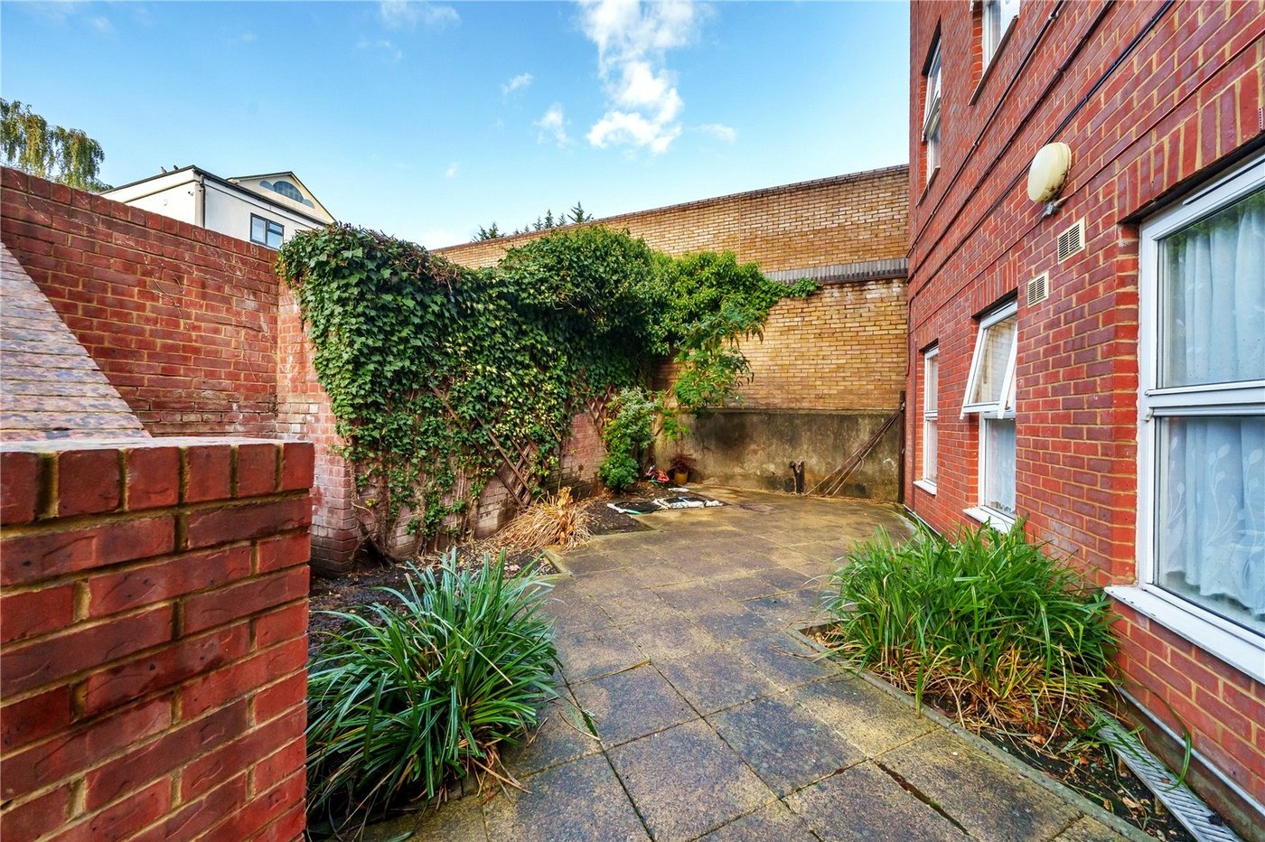 2 bedroom property for sale in  | Robinson Jackson