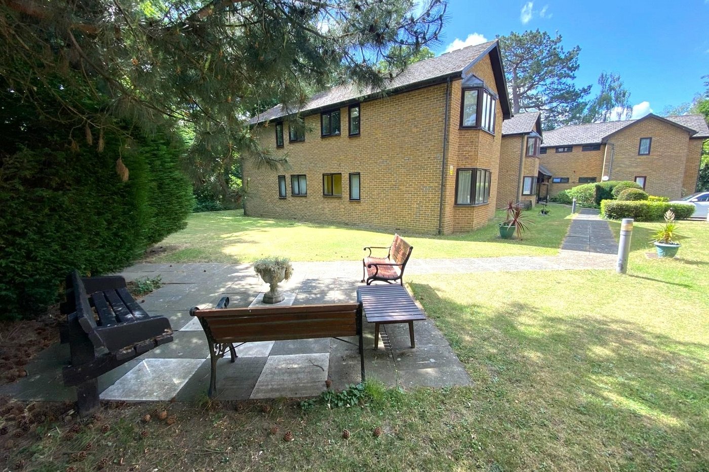 2 bedroom property for sale in London | Robinson Jackson