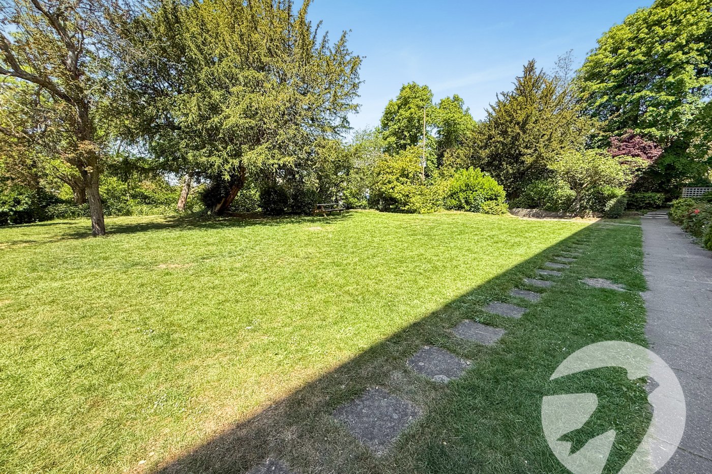 3 bedroom property for sale in London | Robinson Jackson