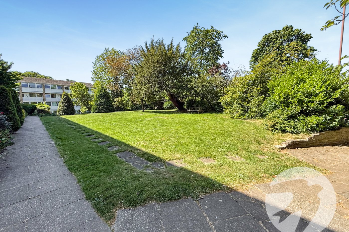 3 bedroom property for sale in London | Robinson Jackson