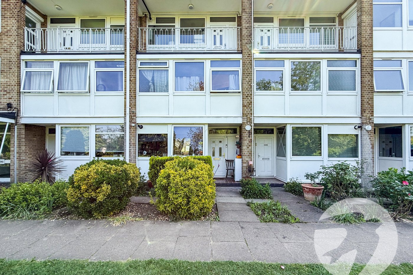 3 bedroom property for sale in London | Robinson Jackson