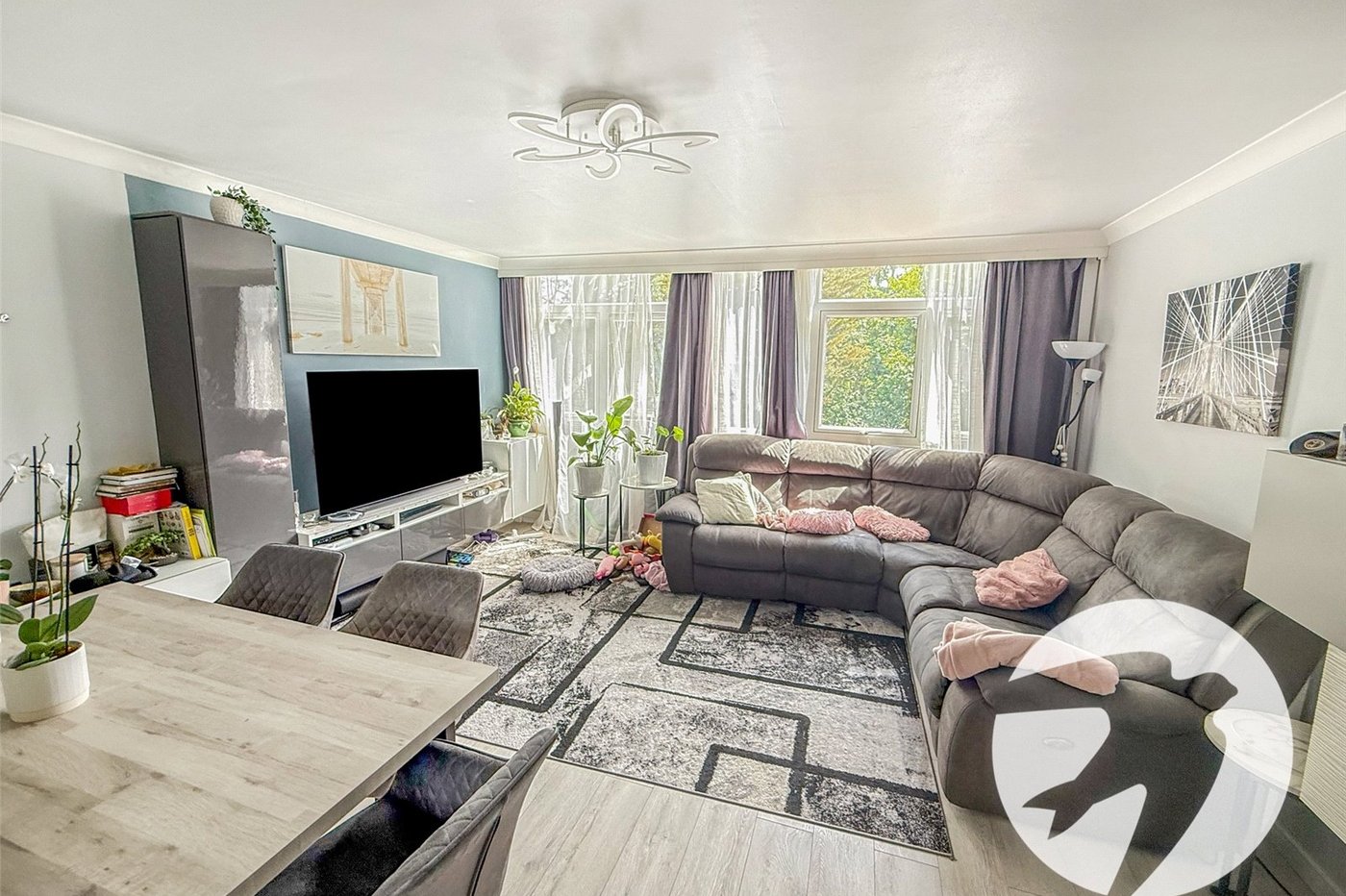 3 bedroom property for sale in London | Robinson Jackson