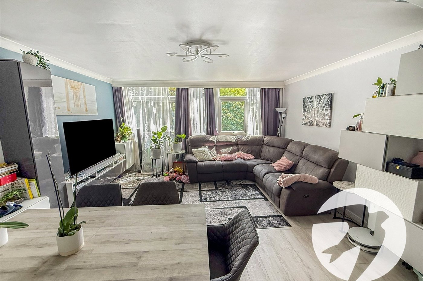 3 bedroom property for sale in London | Robinson Jackson