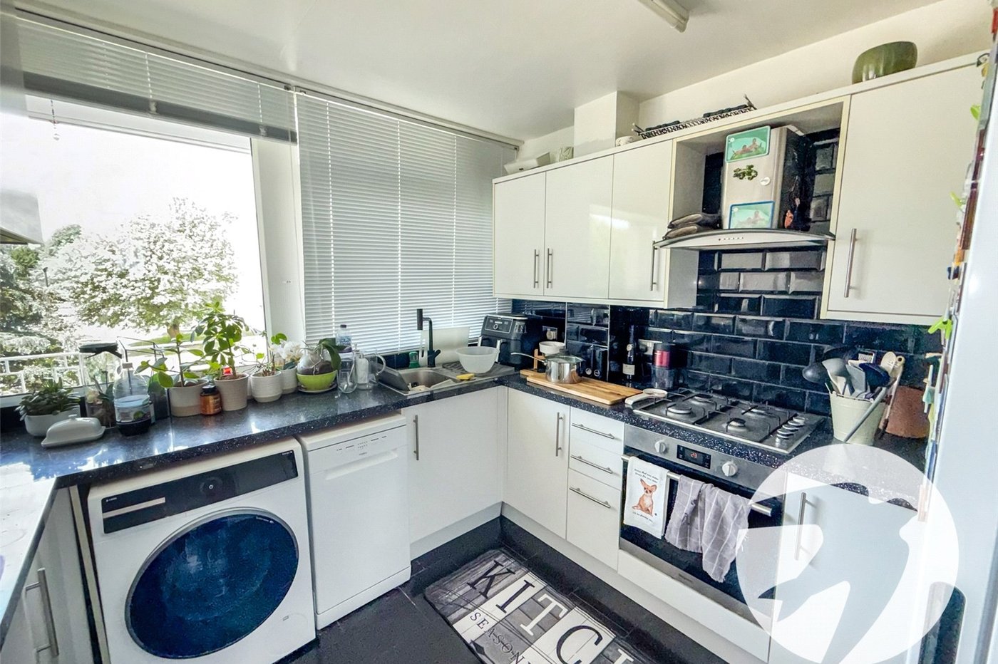 3 bedroom property for sale in London | Robinson Jackson