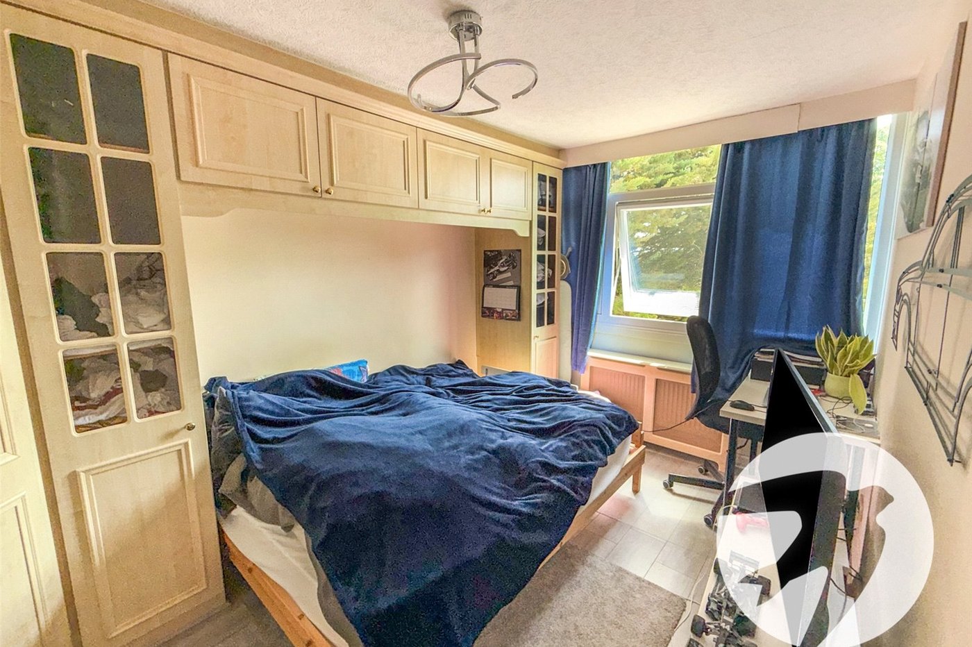 3 bedroom property for sale in London | Robinson Jackson