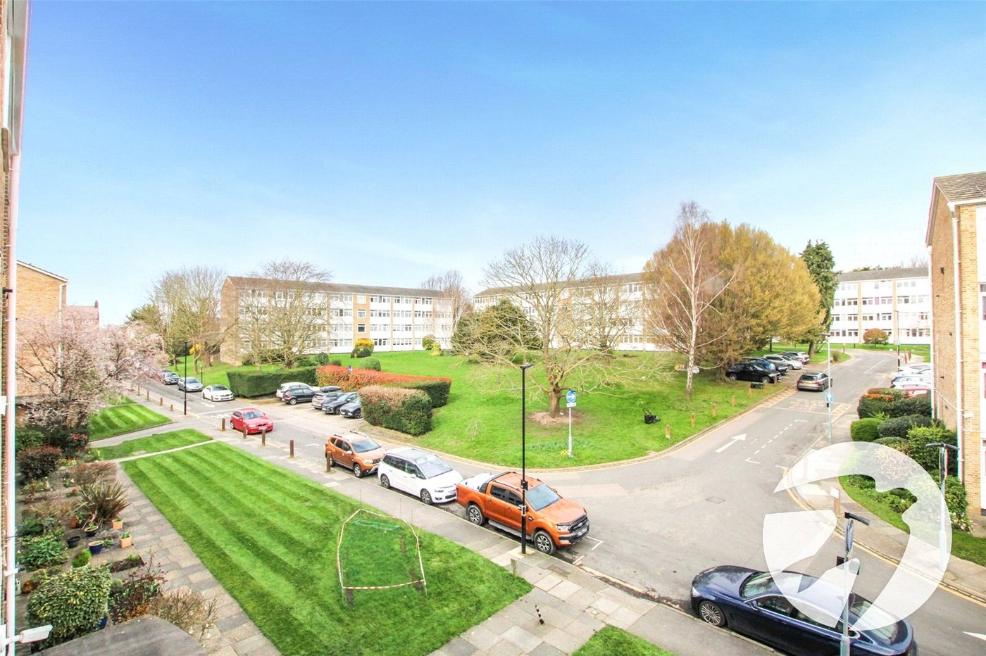 3 bedroom property for sale in London | Robinson Jackson