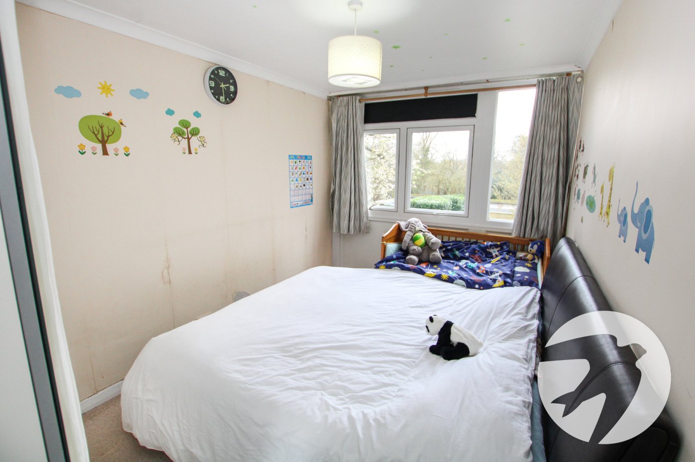 3 bedroom property for sale in London | Robinson Jackson