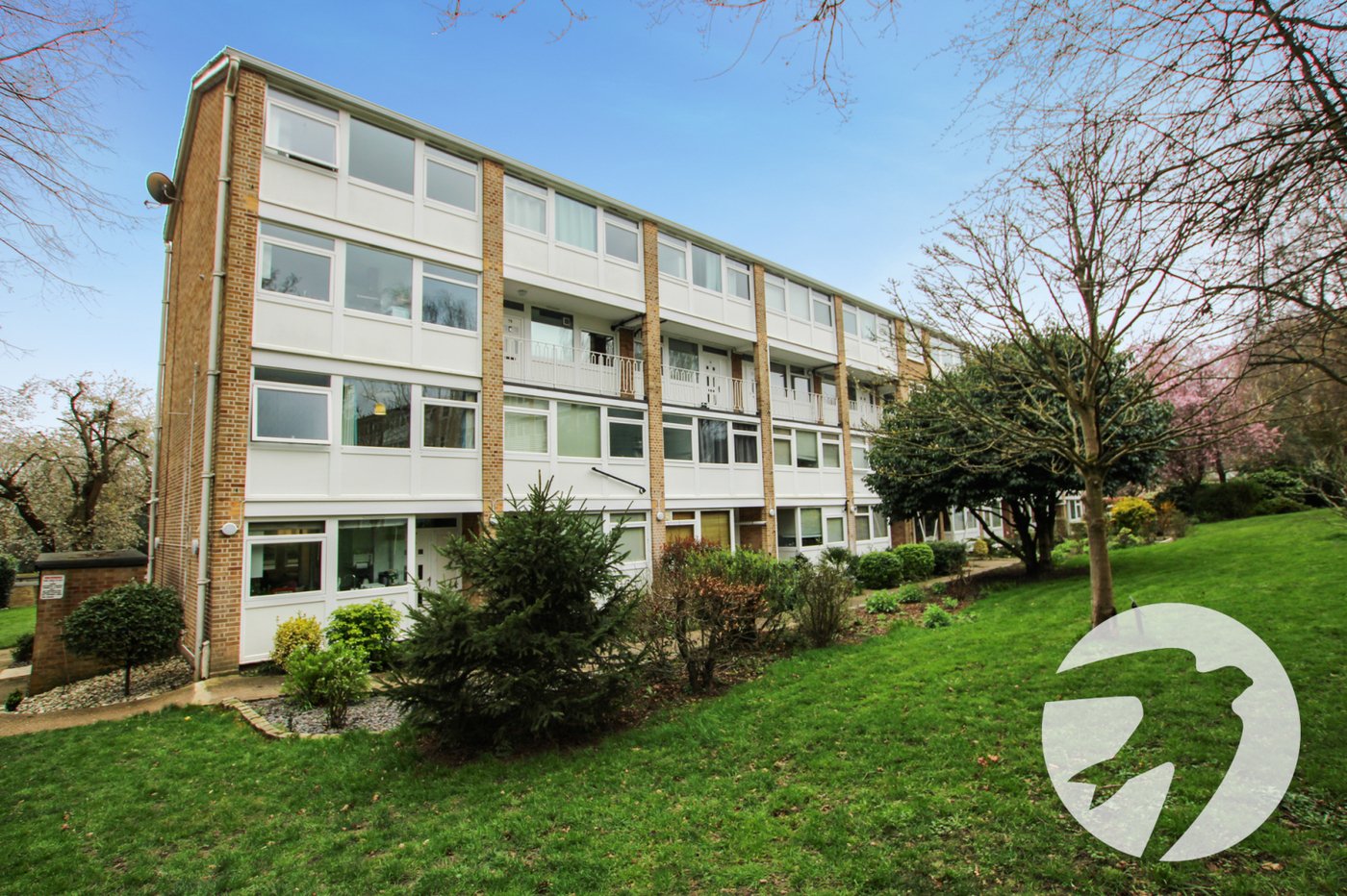 3 bedroom property for sale in London | Robinson Jackson