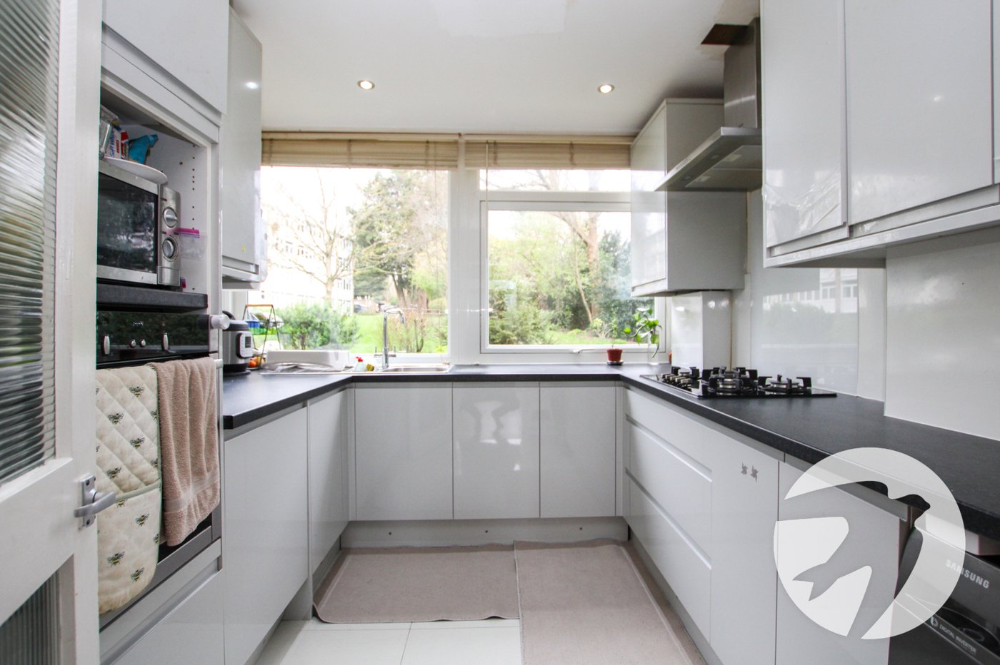 3 bedroom property for sale in London | Robinson Jackson