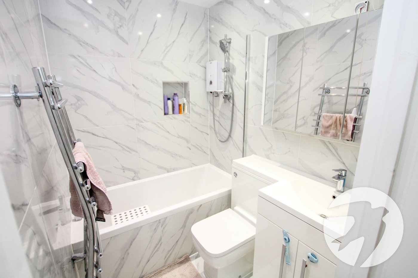 3 bedroom property for sale in London | Robinson Jackson