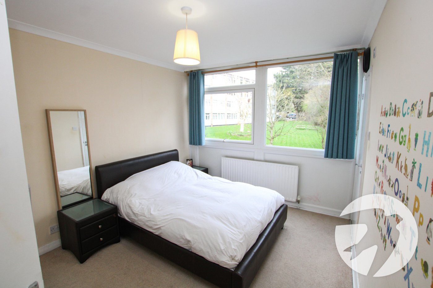3 bedroom property for sale in London | Robinson Jackson