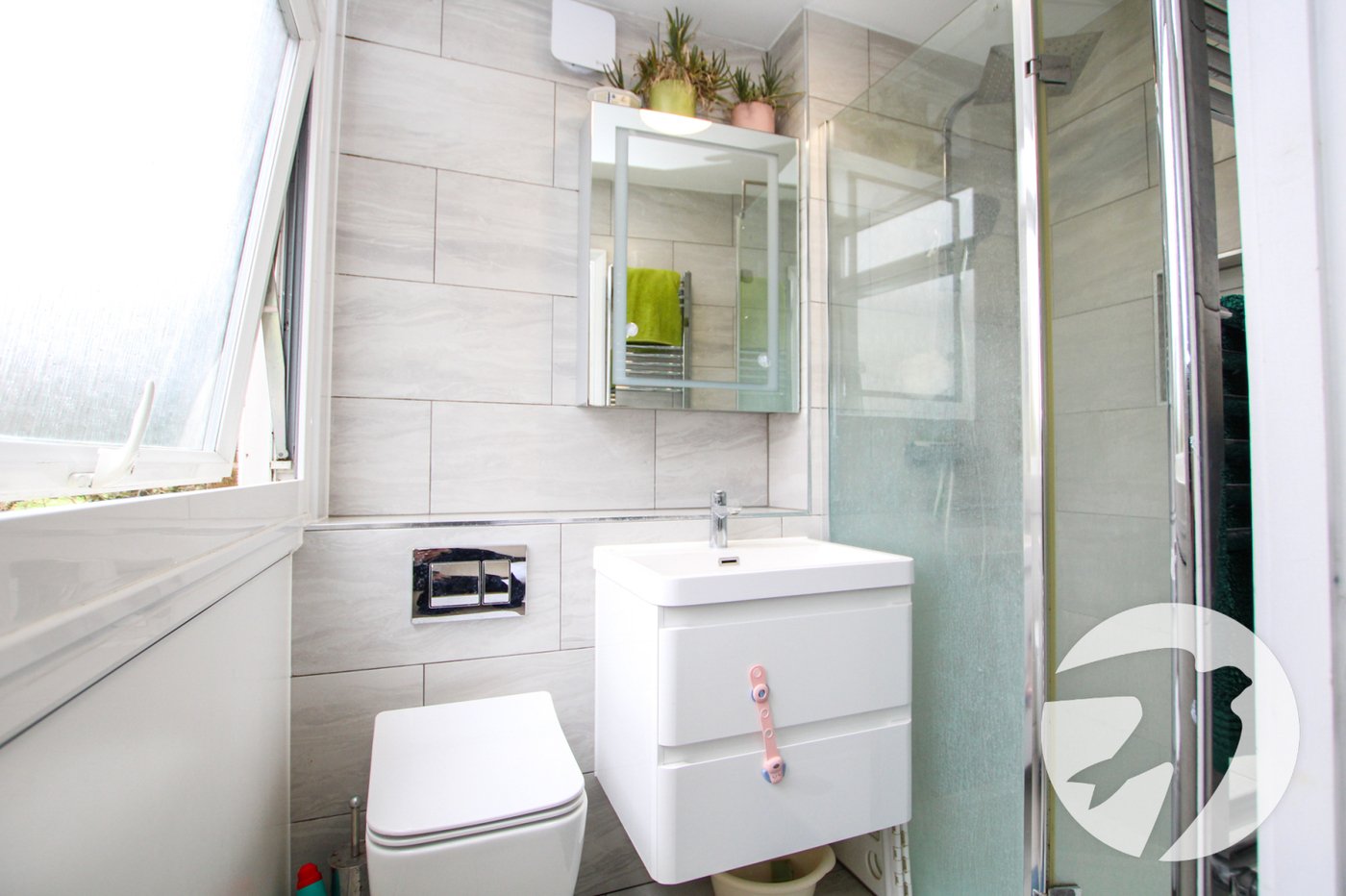 3 bedroom property for sale in London | Robinson Jackson