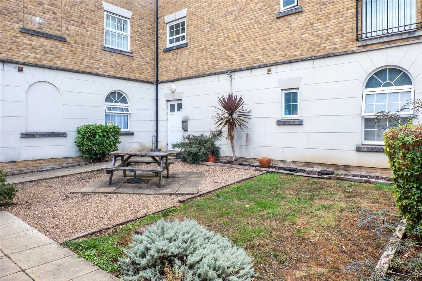 2 bedroom property for sale in Maidstone | Robinson Michael & Jackson