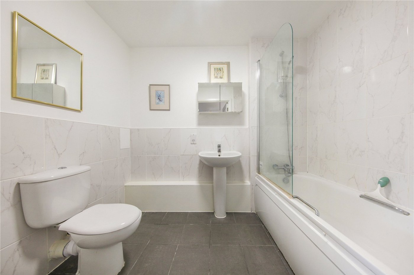 2 bedroom property for sale in London | Robinson Jackson