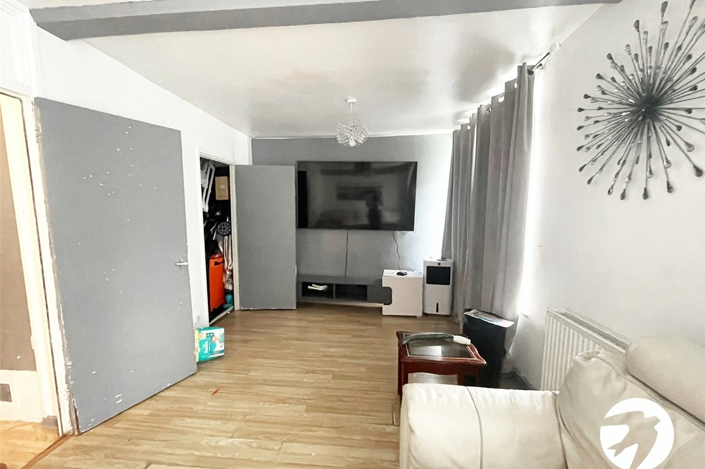 2 bedroom property for sale in London | Robinson Jackson