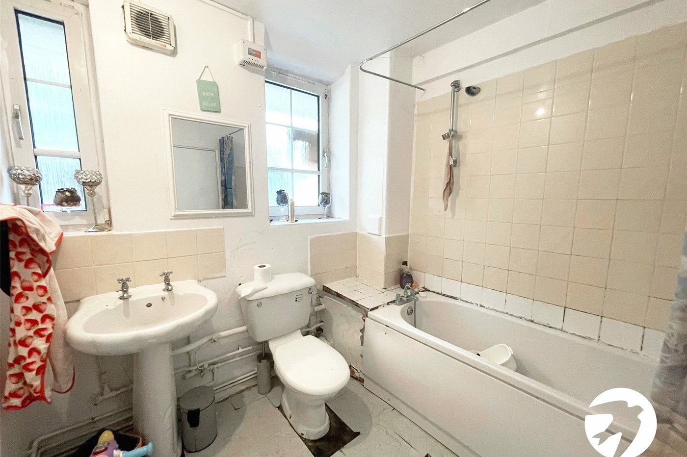 2 bedroom property for sale in London | Robinson Jackson