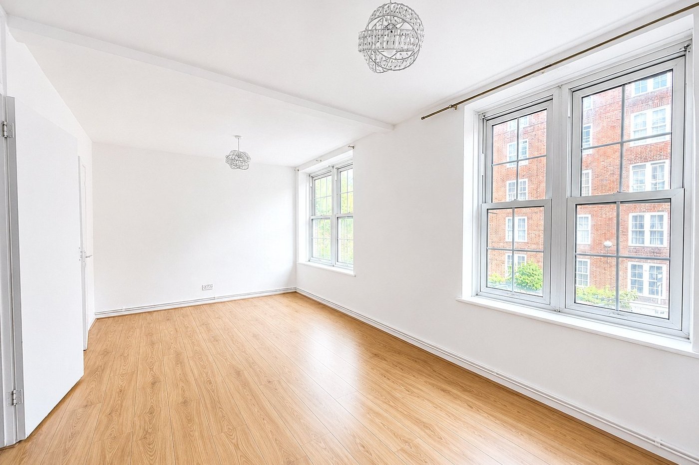 2 bedroom property for sale in London | Robinson Jackson