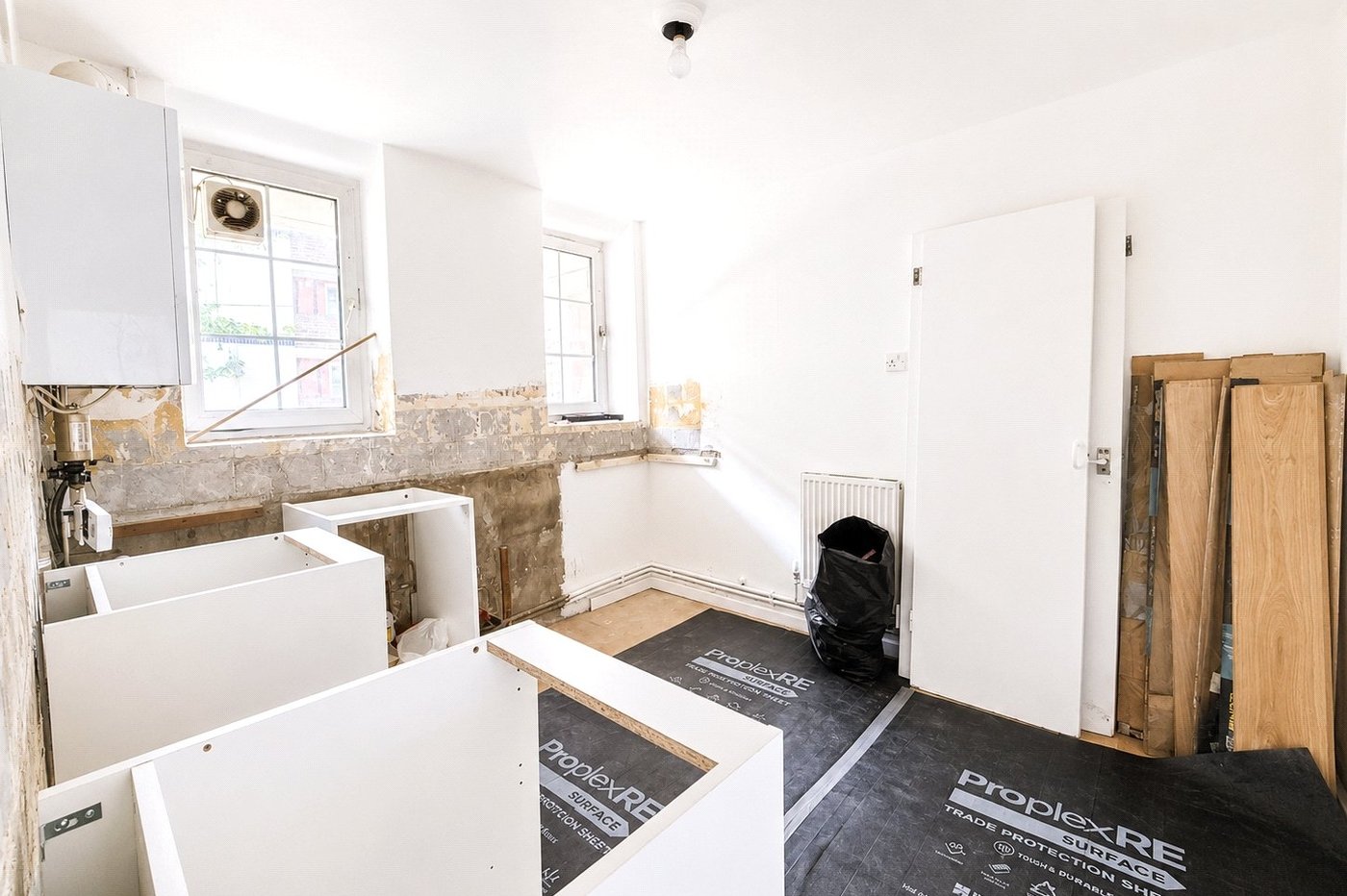 2 bedroom property for sale in London | Robinson Jackson
