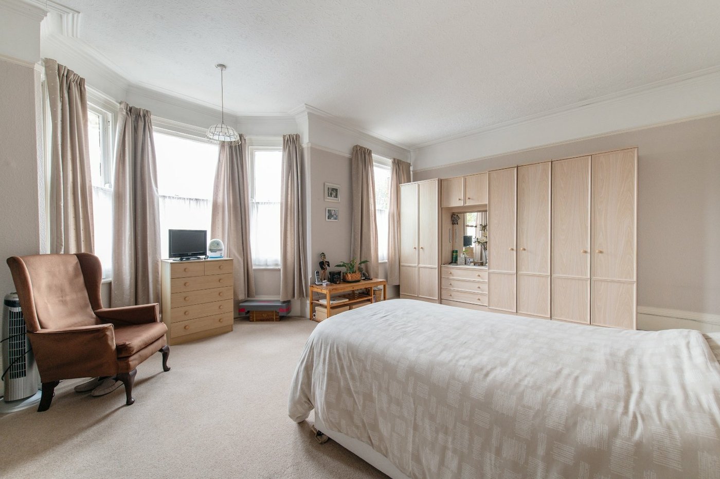 6 bedroom house for sale in Gravesend | Robinson Michael & Jackson