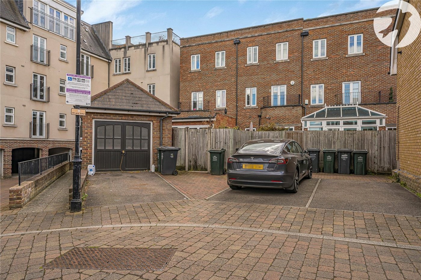 4 bedroom property for sale in Greenhithe | Robinson Jackson