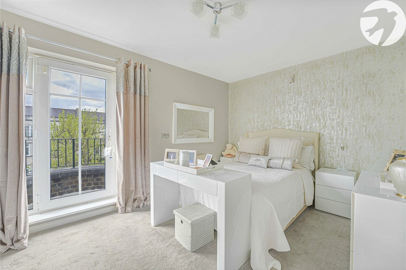 4 bedroom property for sale in Greenhithe | Robinson Jackson