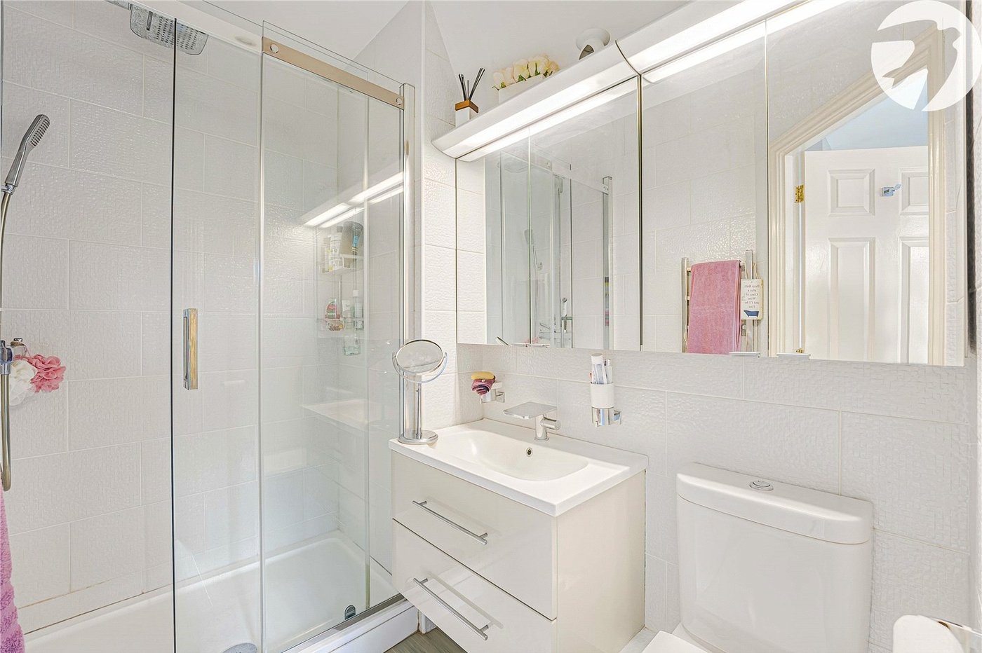 4 bedroom property for sale in Greenhithe | Robinson Jackson