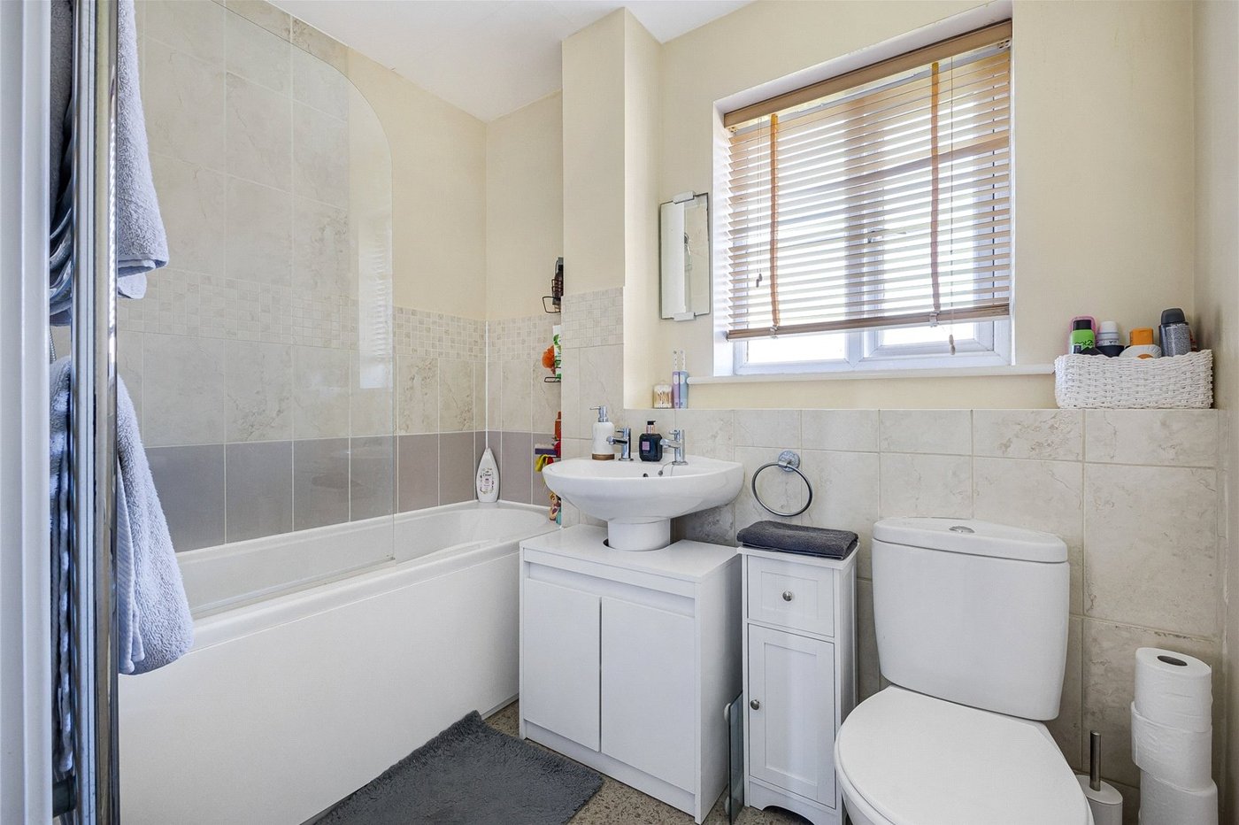 2 bedroom property for sale in Hoo | Robinson Michael & Jackson