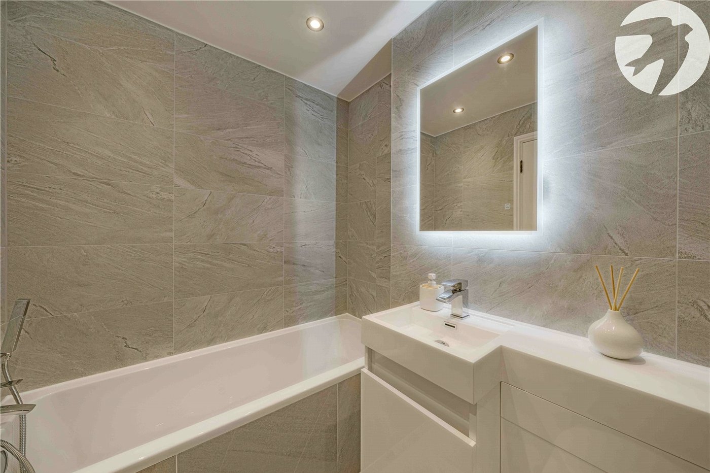 3 bedroom property for sale in Greenhithe | Robinson Jackson