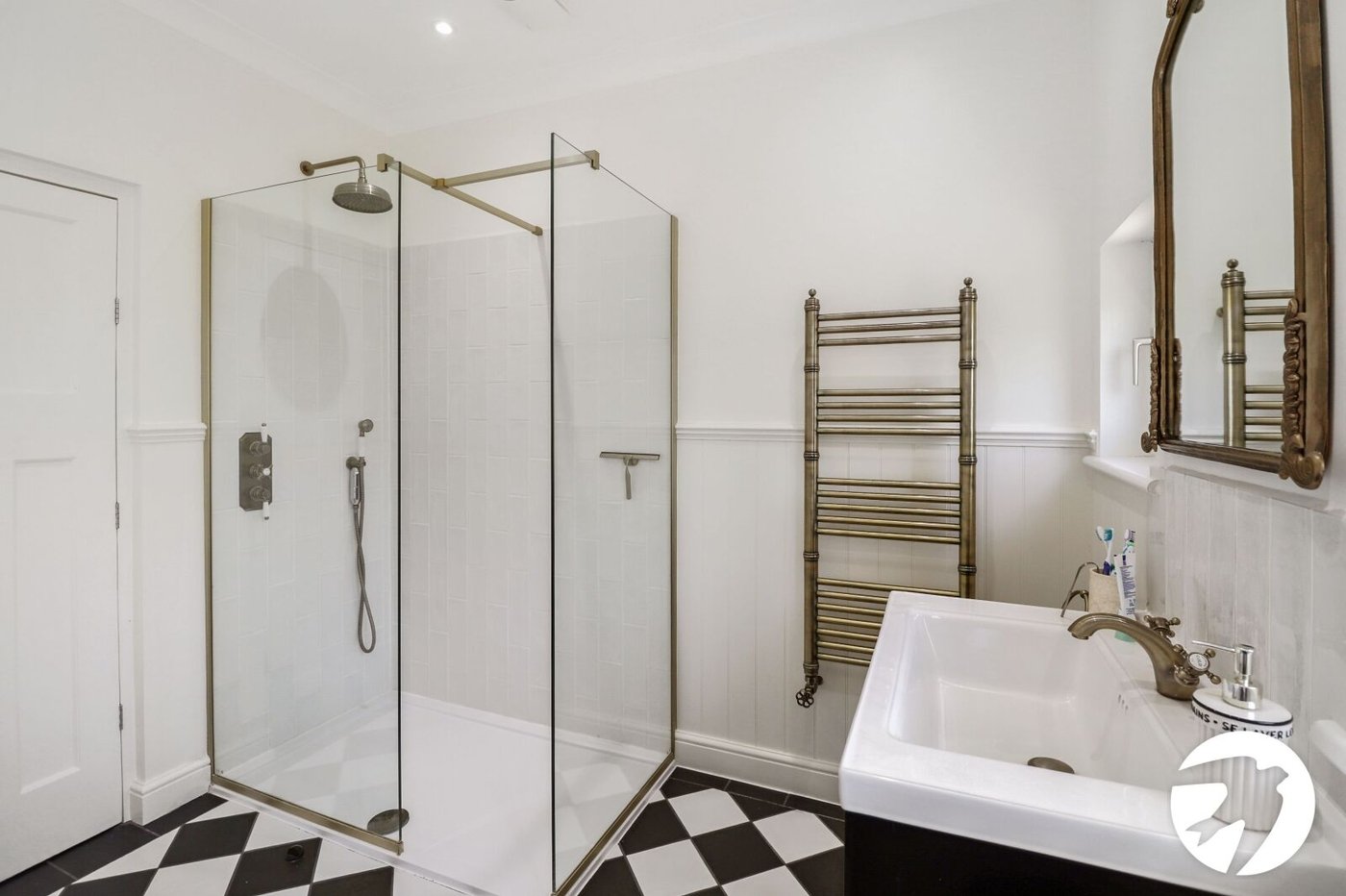 3 bedroom house for sale in London | Robinson Jackson