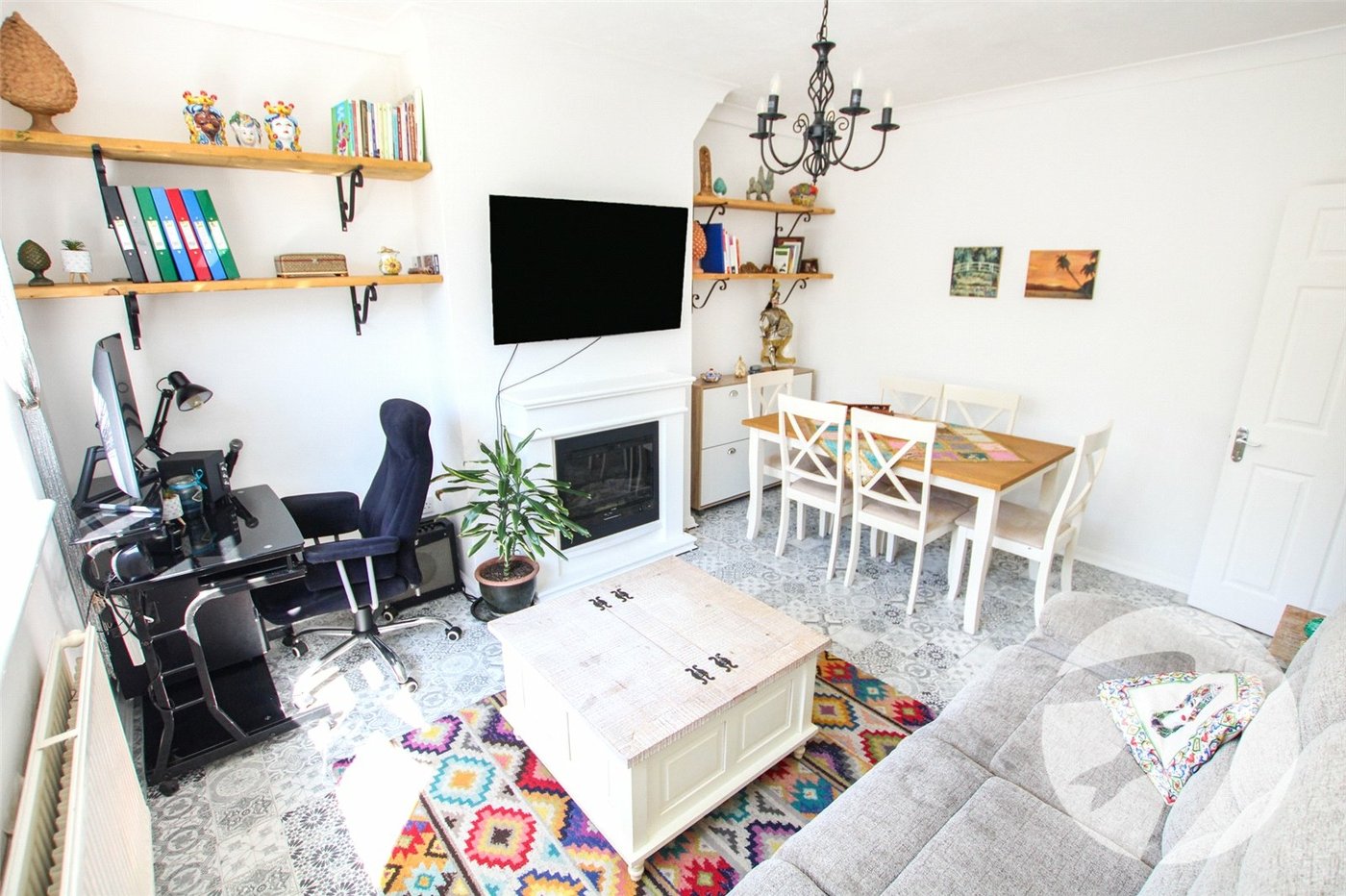 2 bedroom property for sale in London | Robinson Jackson