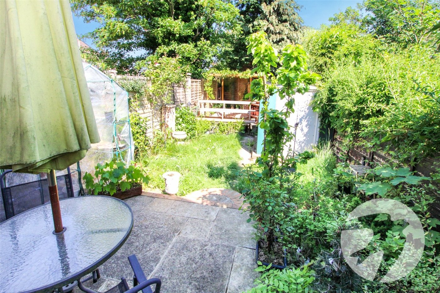 2 bedroom property for sale in London | Robinson Jackson