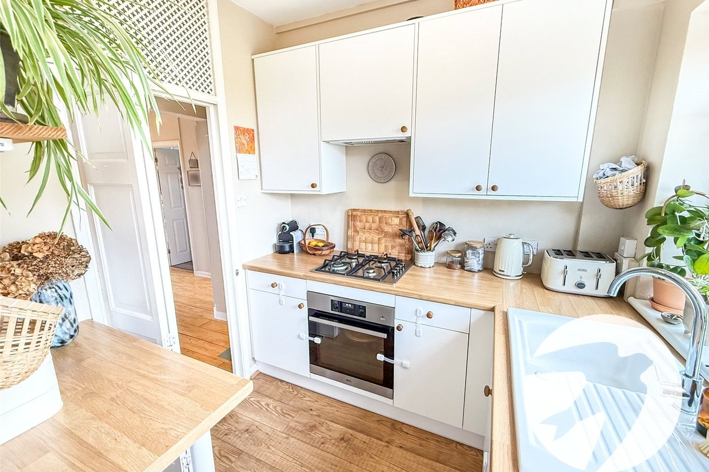 2 bedroom property for sale in London | Robinson Jackson