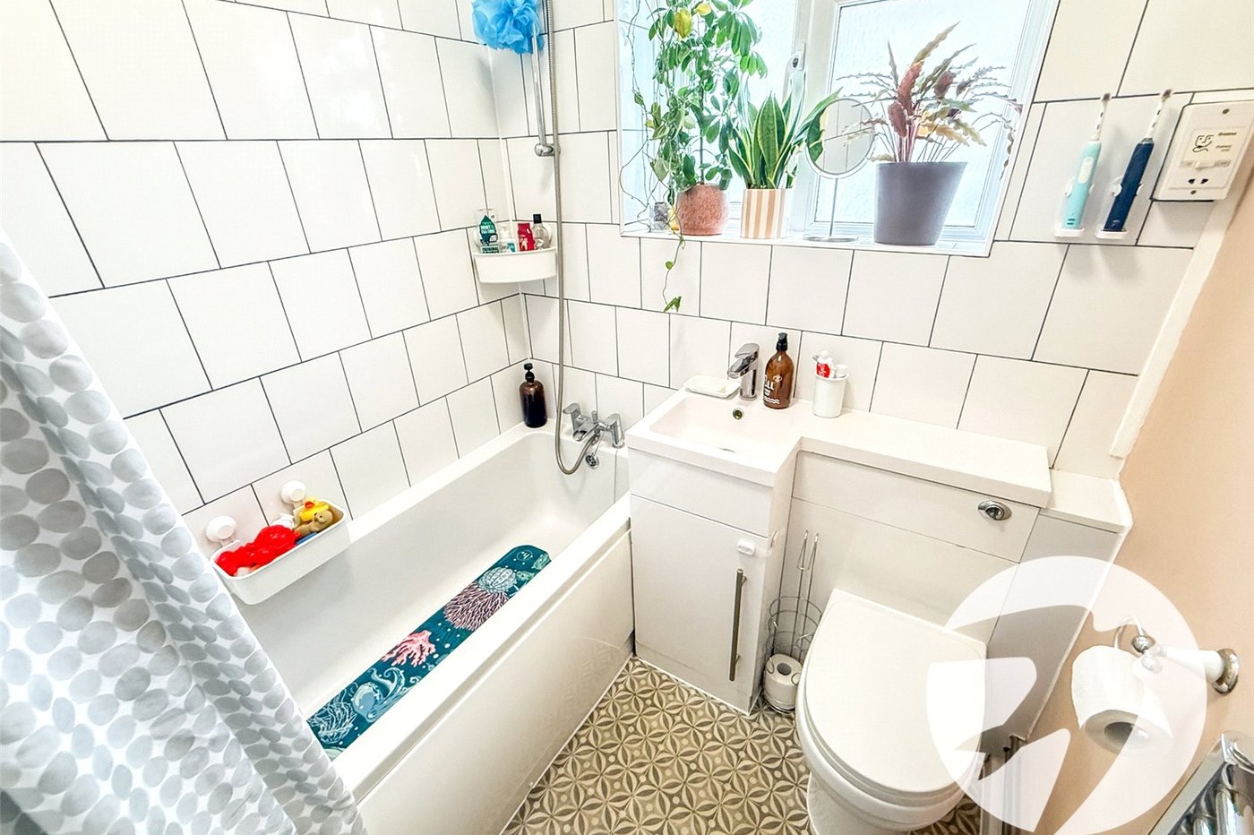 2 bedroom property for sale in London | Robinson Jackson