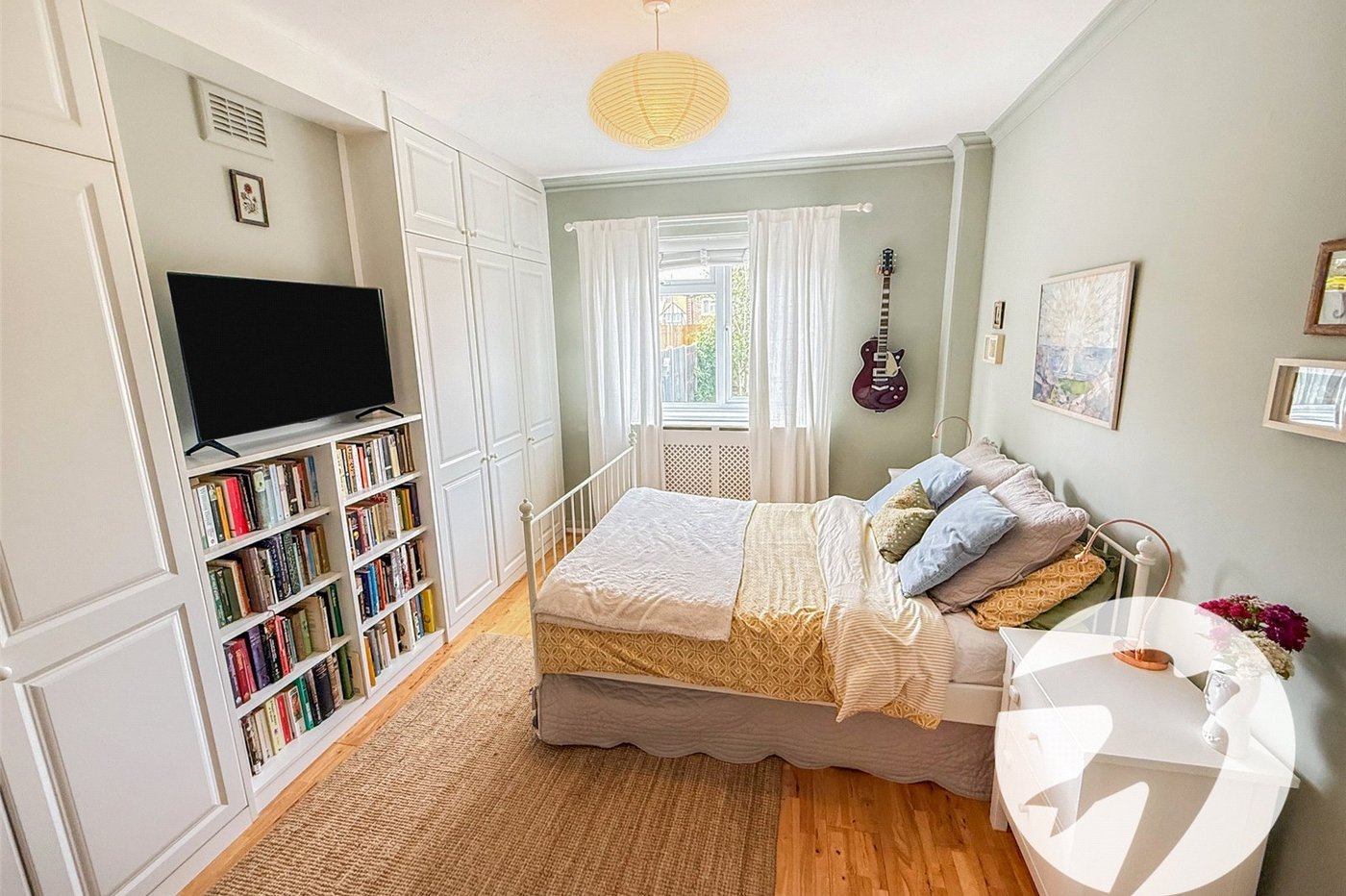 2 bedroom property for sale in London | Robinson Jackson