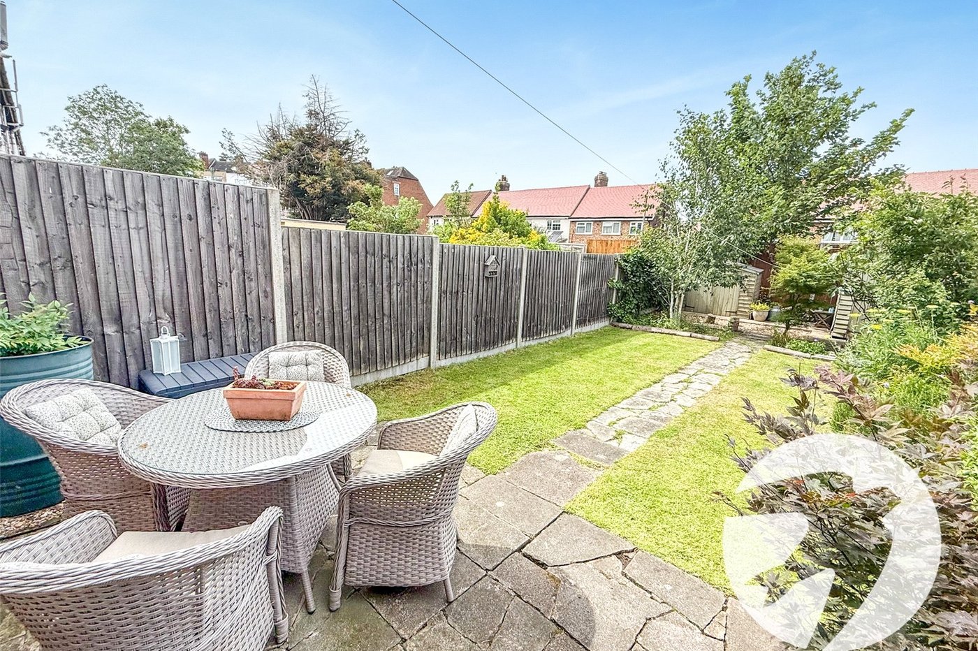 2 bedroom property for sale in London | Robinson Jackson