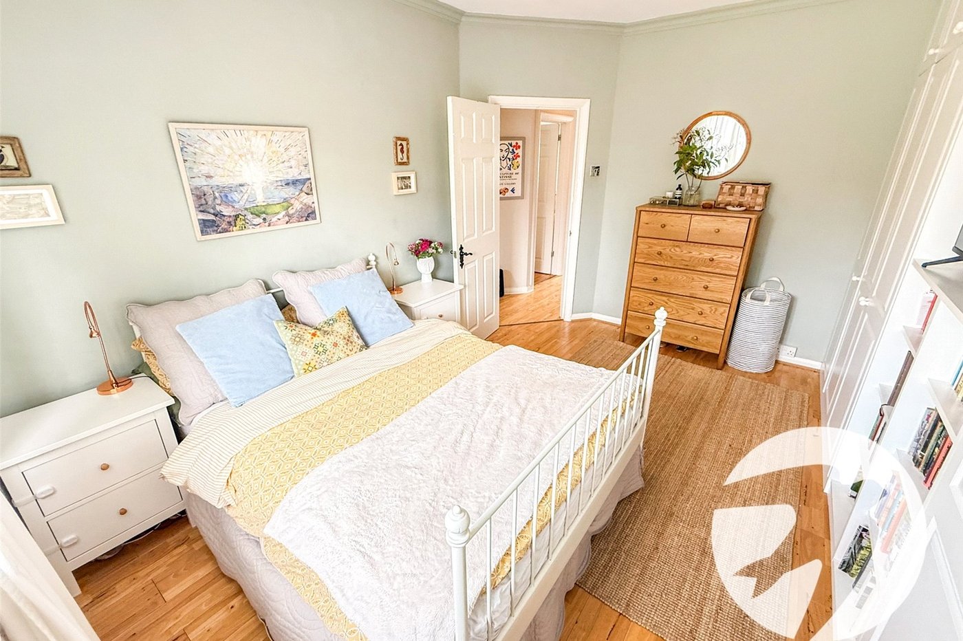 2 bedroom property for sale in London | Robinson Jackson