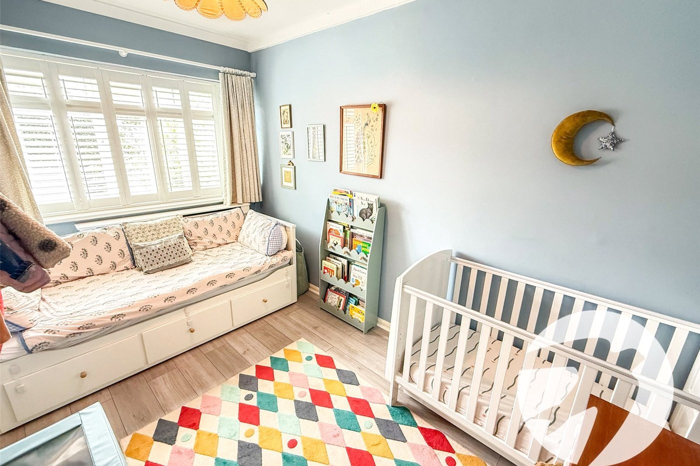 2 bedroom property for sale in London | Robinson Jackson