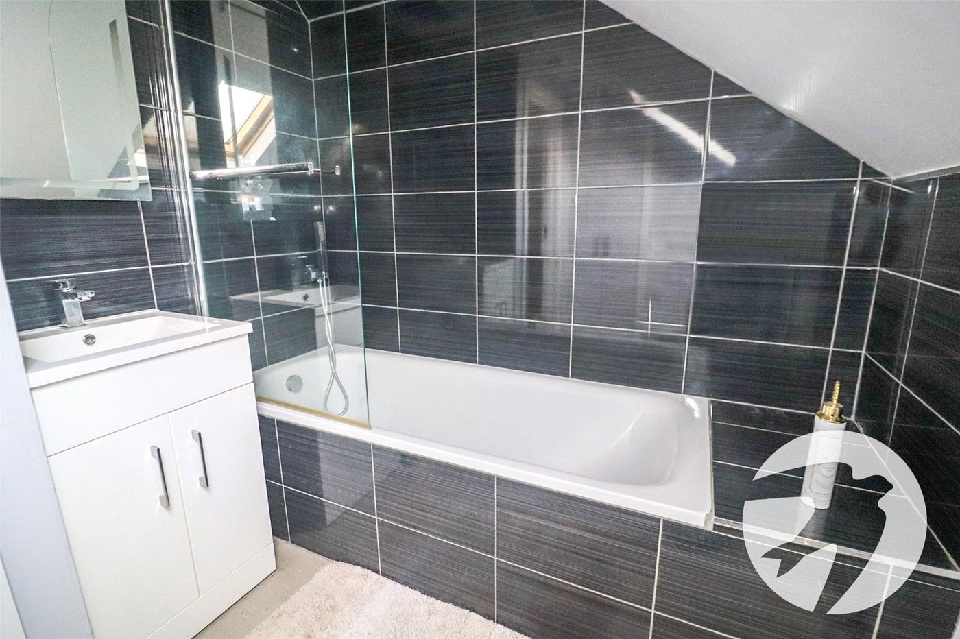 4 bedroom bungalow for sale in Bexleyheath | Robinson Jackson