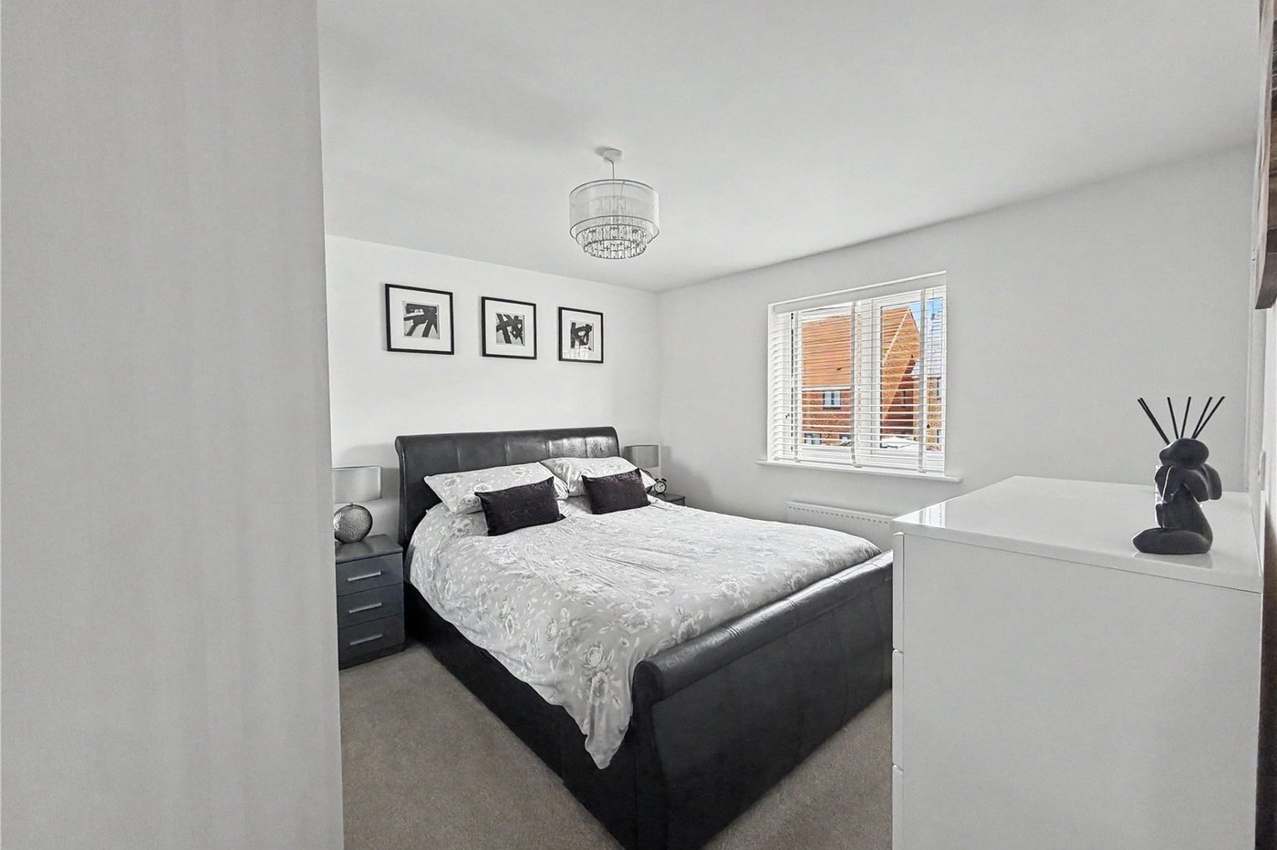 4 bedroom house for sale in Rainham | Robinson Michael & Jackson
