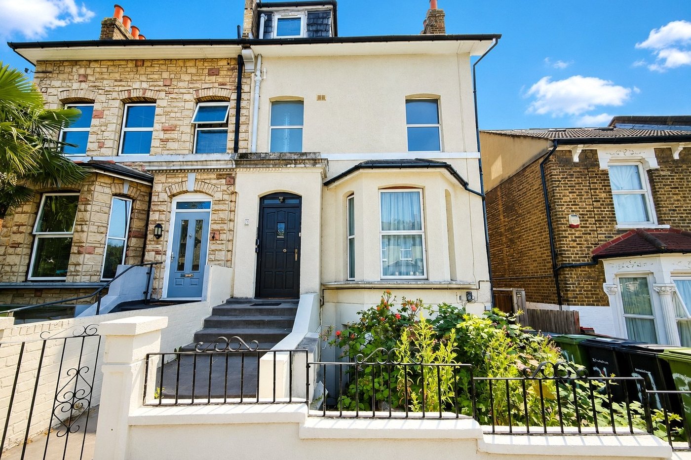 2 bedroom property for sale in London | Robinson Jackson